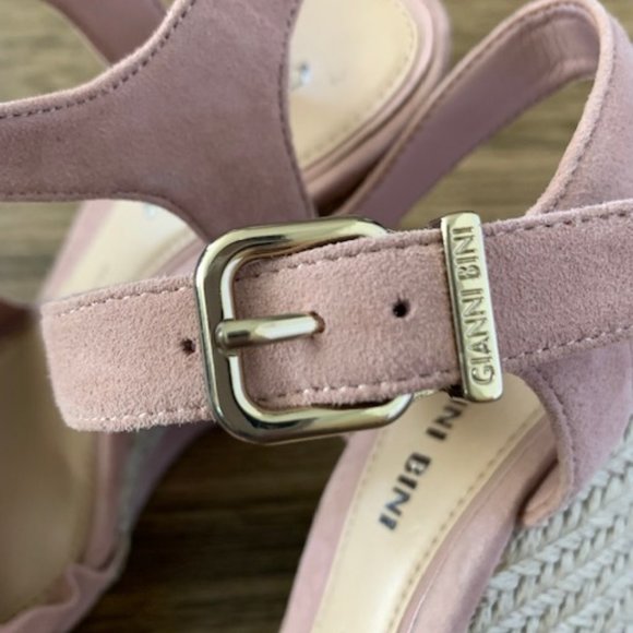 Gianni Bini KENLEYY Suede wedge, Size 7 - Picture 10 of 13